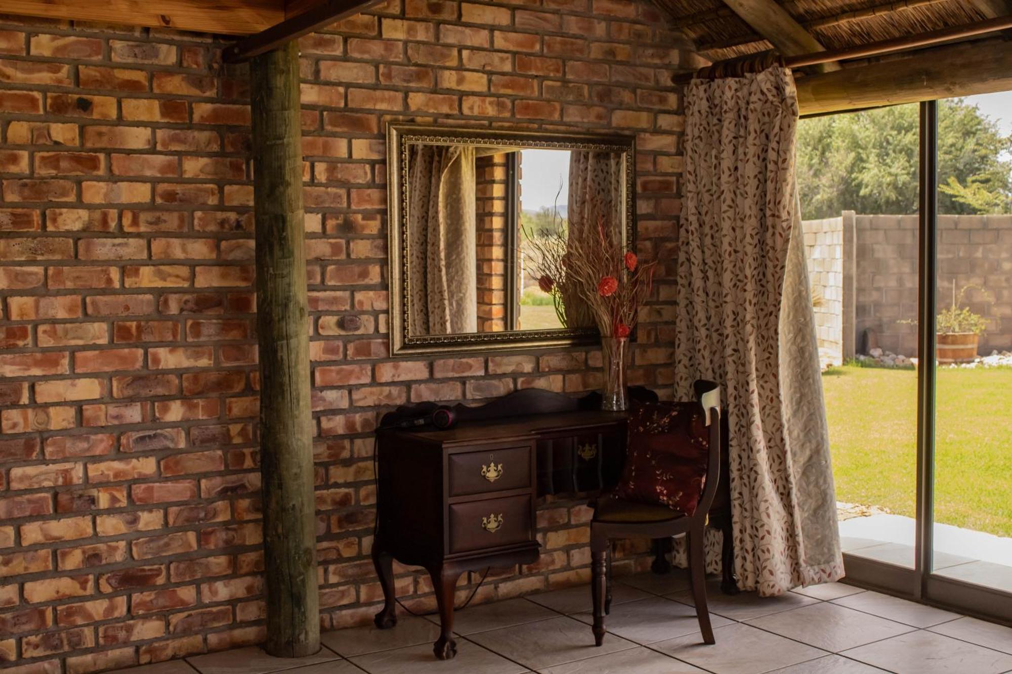 Tarantula Guest House Calvinia Экстерьер фото