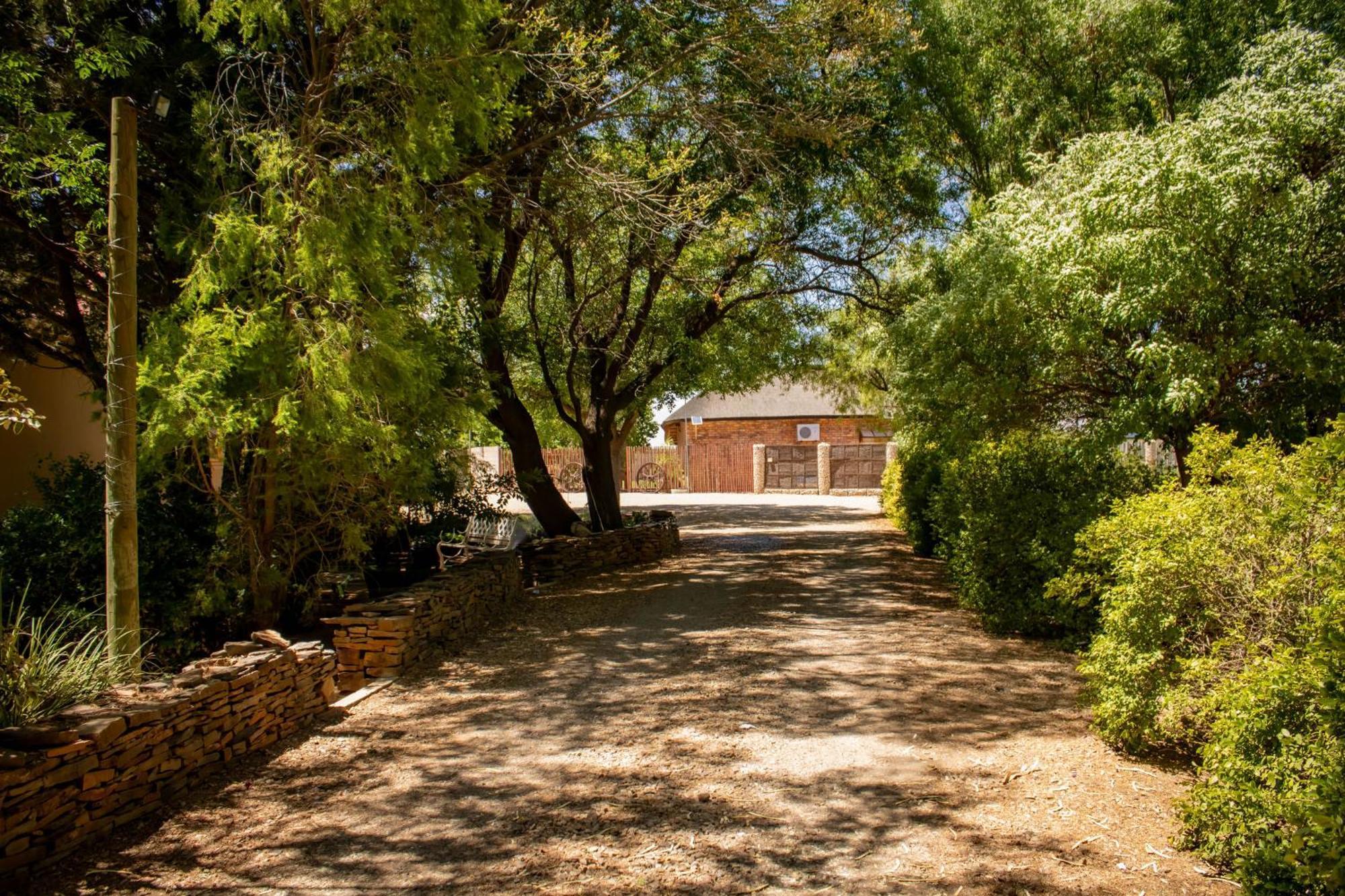 Tarantula Guest House Calvinia Экстерьер фото