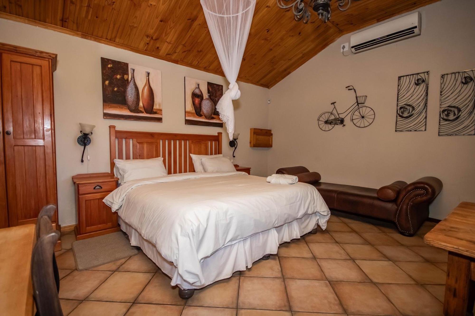 Tarantula Guest House Calvinia Экстерьер фото