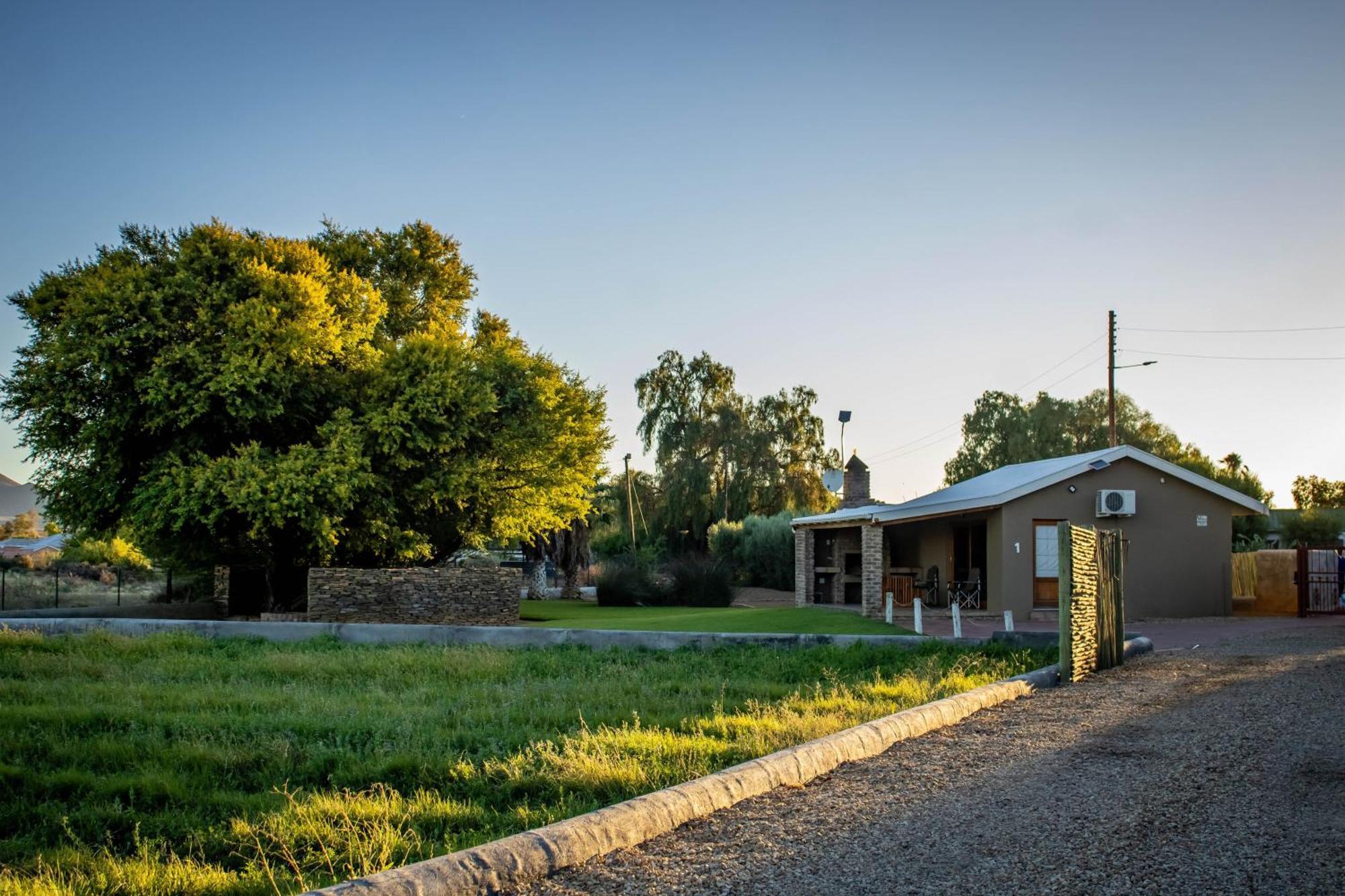Tarantula Guest House Calvinia Экстерьер фото