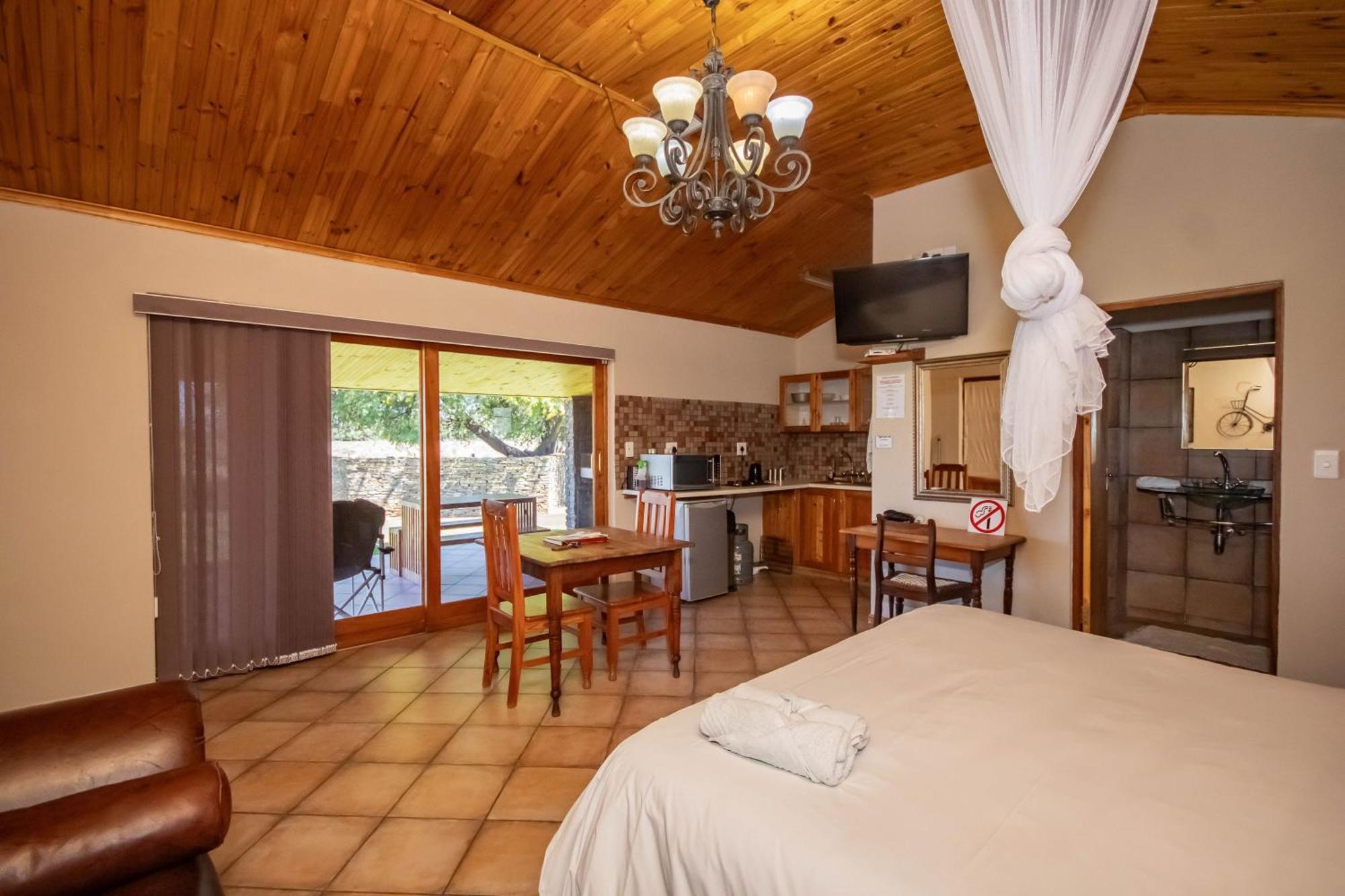 Tarantula Guest House Calvinia Экстерьер фото